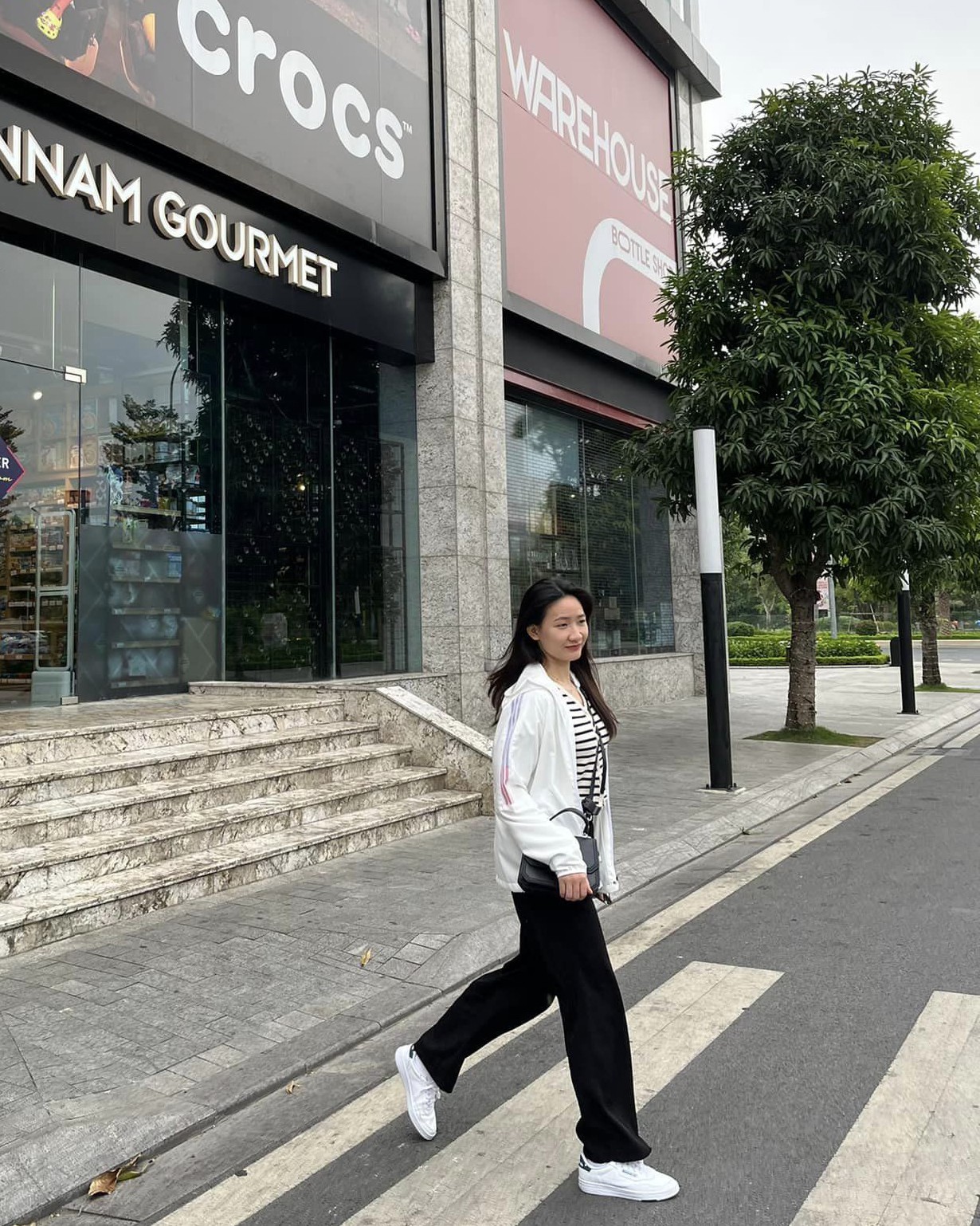 Không giống với sự mạnh mẽ, ngang tàng trên sàn đấu, Mỹ Tâm ngoài đời là một cô gái hiền dịu, nhẹ nhàng.