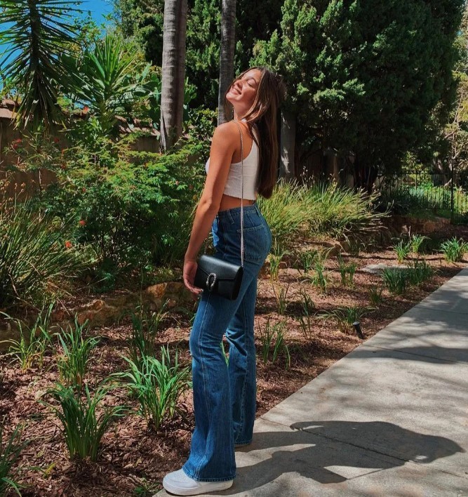 Không chỉ gây chú ý bằng tài năng, nữ kình ngư còn khiến người hâm mộ xuýt xoa bởi vẻ ngoài xinh xắn, gu thời trang trẻ trung.