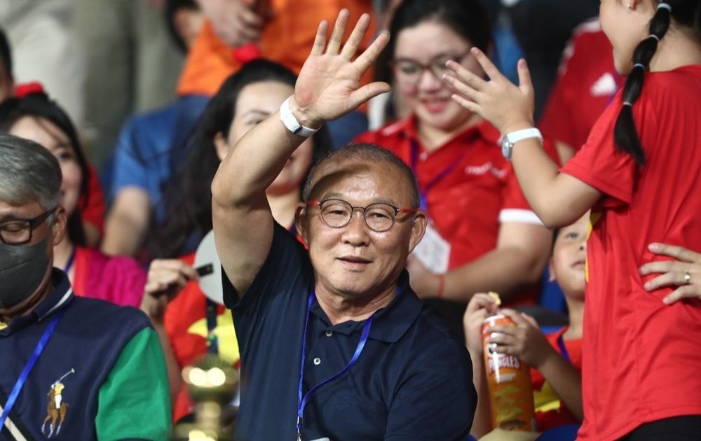 Thầy Park được người hâm mộ Việt Nam chào đón. Ảnh: Internet