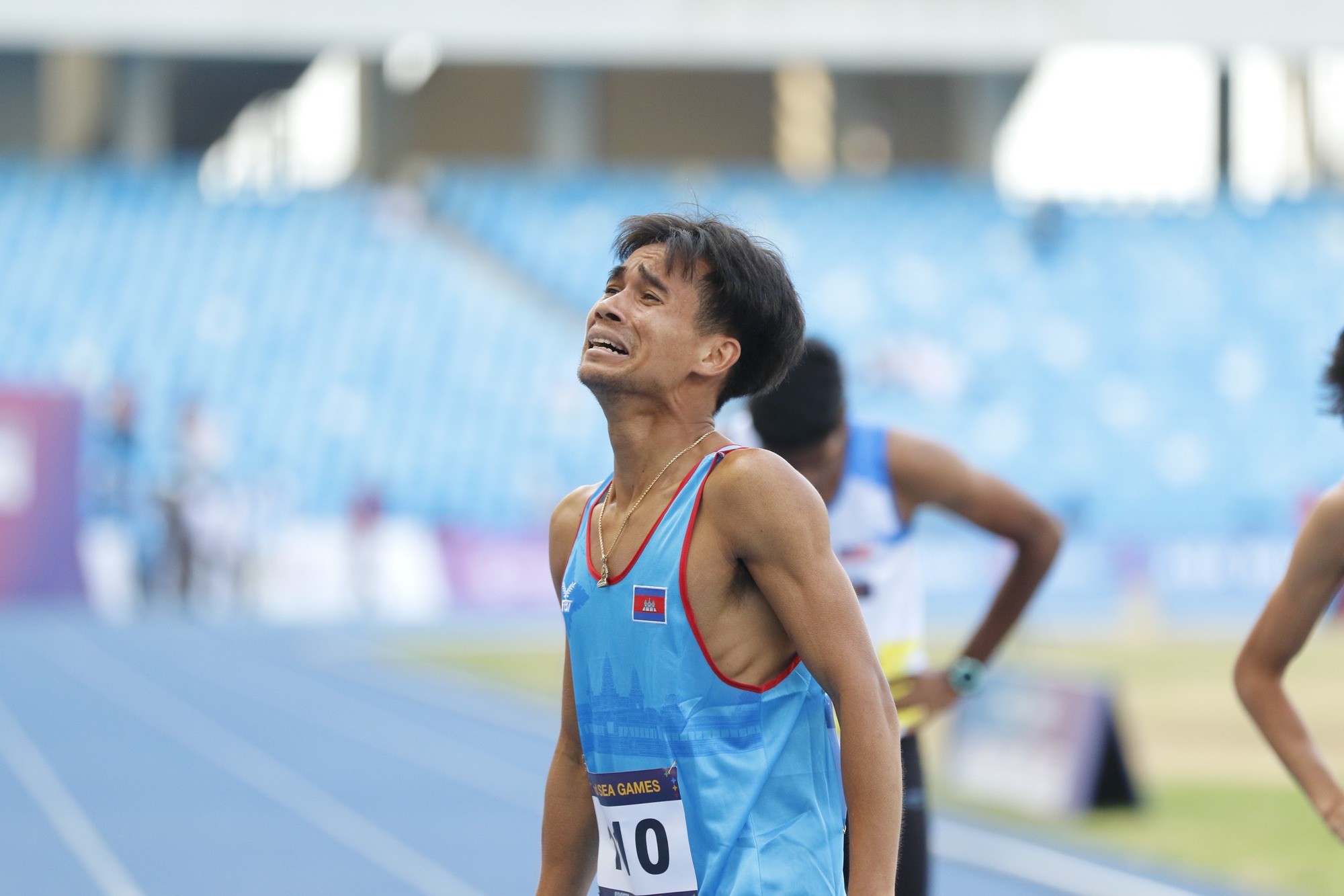 Xúc động lý do VĐV Campuchia òa khóc sau tấm HCV lịch sử tại SEA Games 2 Xúc động lý do VĐV Campuchia òa khóc sau tấm HCV lịch sử tại SEA Games 2