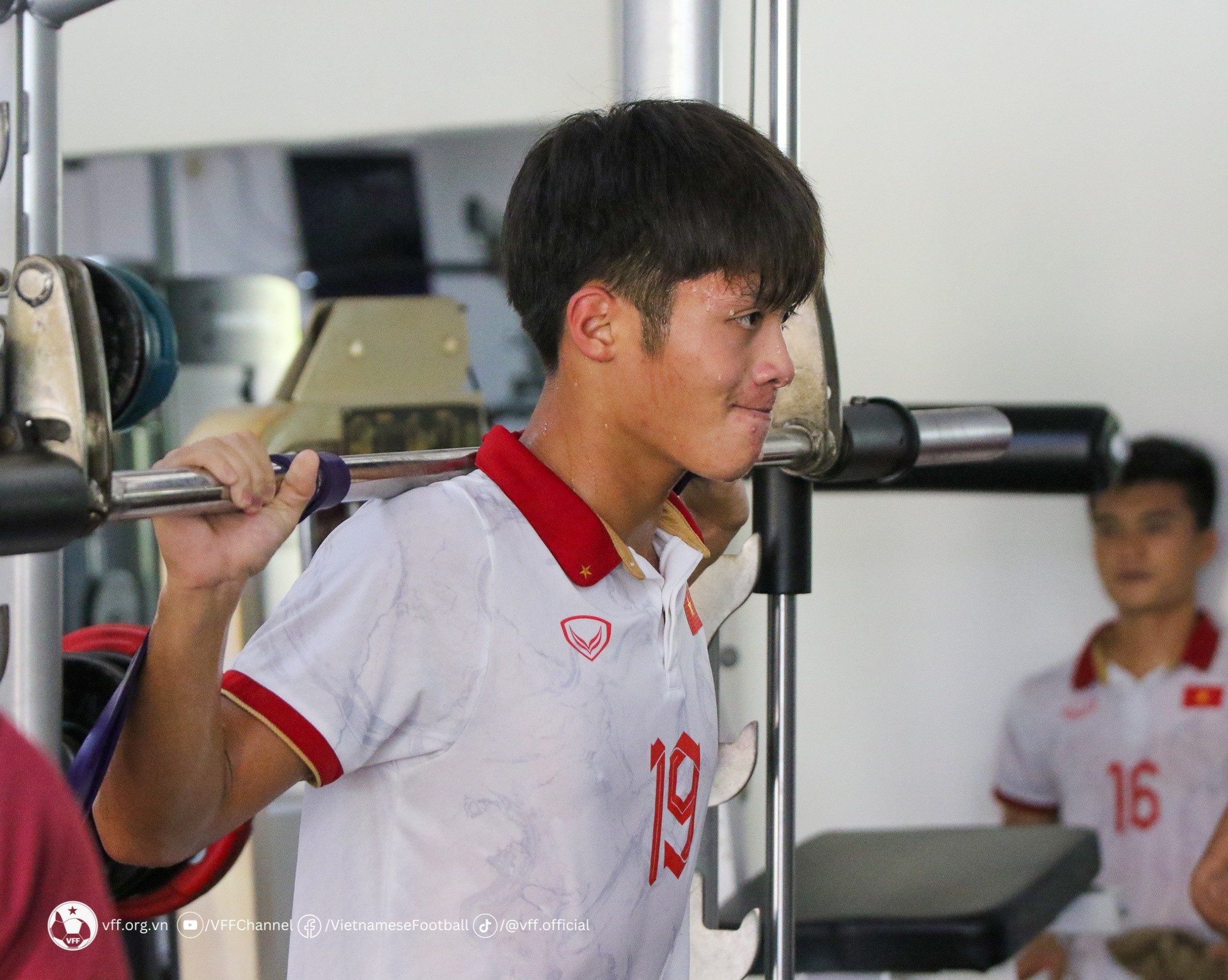 Theo kế hoạch, U22 Việt Nam sẽ trở lại sân tập vào chiều nay để hoàn thiện khâu chuẩn bị cho trận đấu với U22 Myanmar, diễn ra vào 16h00 ngày 16/5 trên SVĐQG Olympic, Phnom Penh, Campuchia.