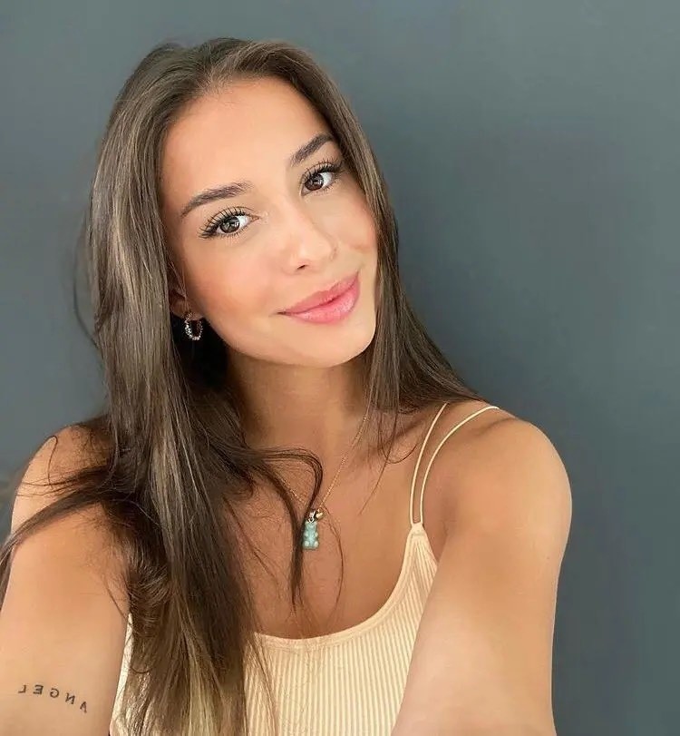 Cuối năm ngoái, tờ The Sun bắt gặp cả hai bí mật ăn tối tại một nhà hàng ở Manchester và qua điều tra, cuộc tình này đã kéo dài được vài tháng.