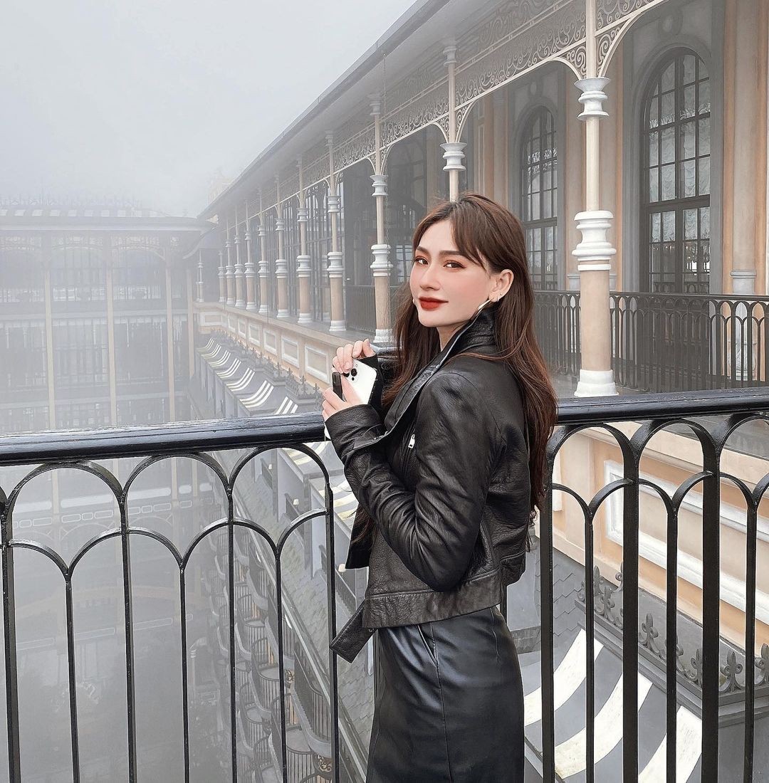 Cô cũng sở hữu thân hình cực kỳ nóng bỏng.