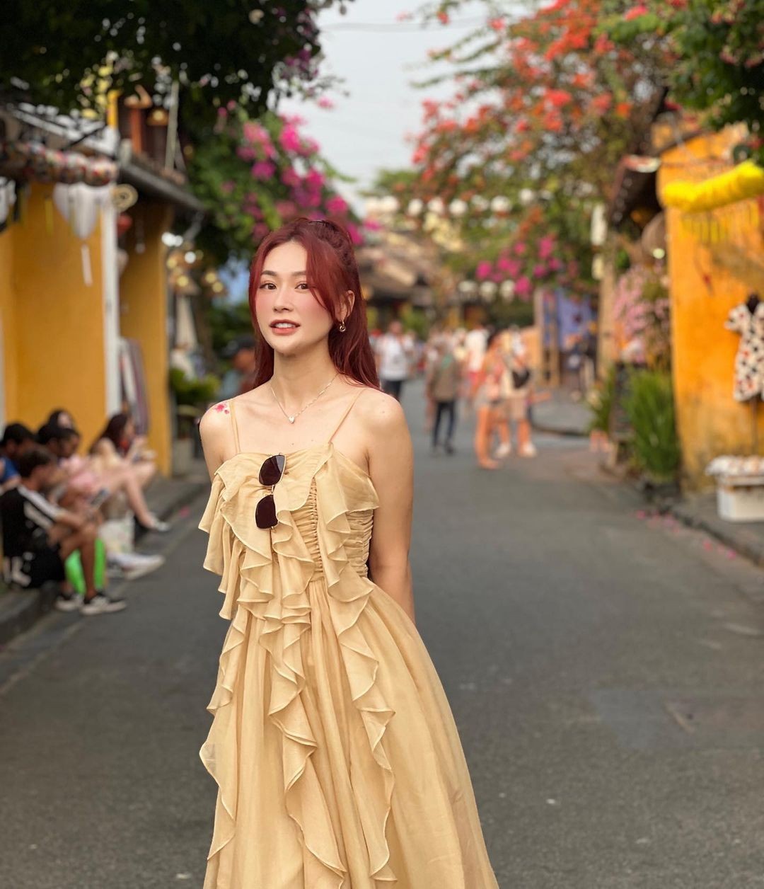 Trong khi đó, các đồng nghiệp của Văn Thanh như Quế Ngọc Hải, Đỗ Duy Mạnh, Đoàn Văn Hậu, Hồ Tấn Tài, Bùi Tiến Dũng,...đều tỏ vẻ thích thú và để lại những bình luận trêu đùa Văn Thanh.