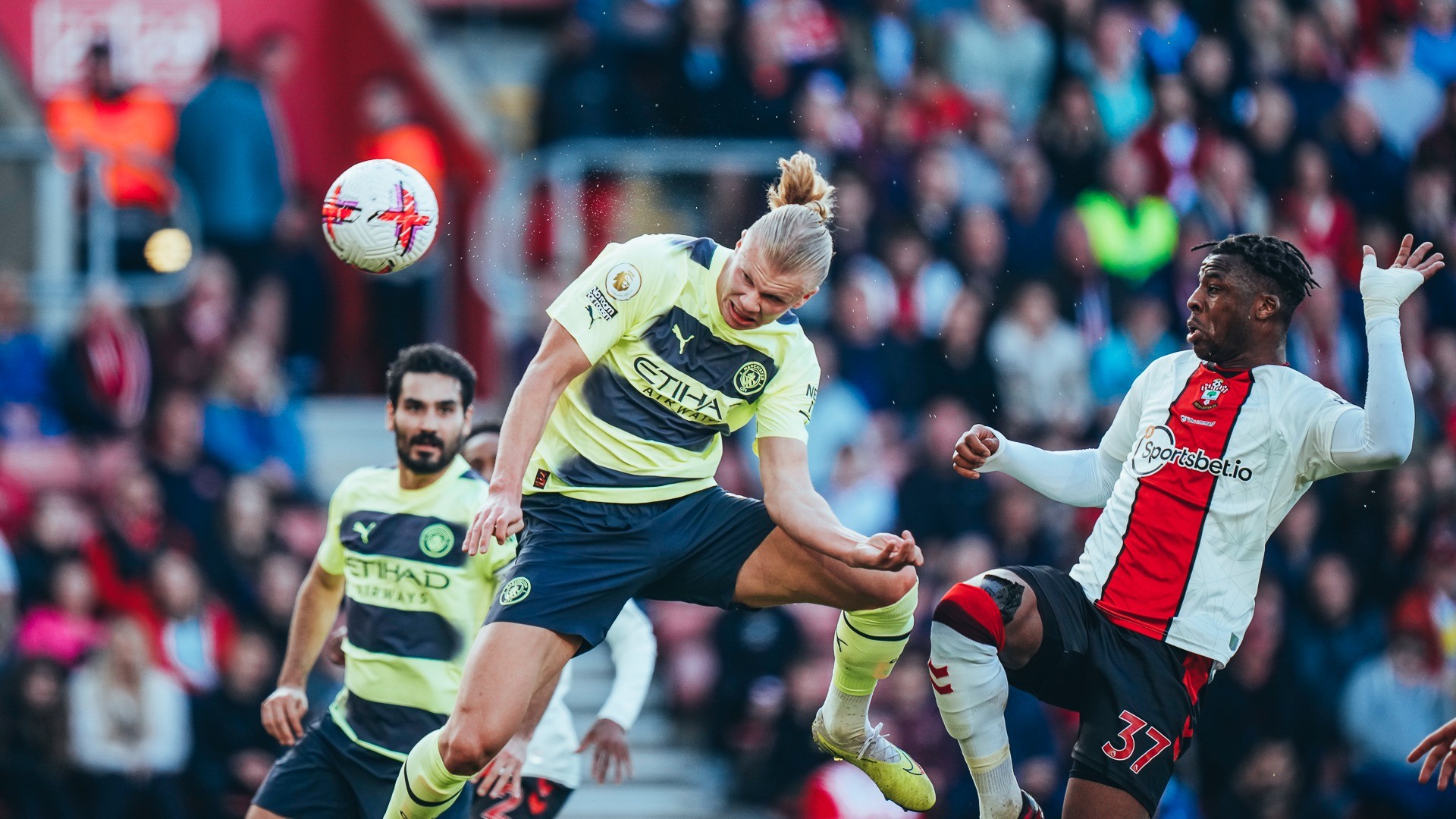 Không hổ danh Ngoại hạng Anh là giải đấu hấp dẫn nhất hành tinh. Ảnh: mancity.com