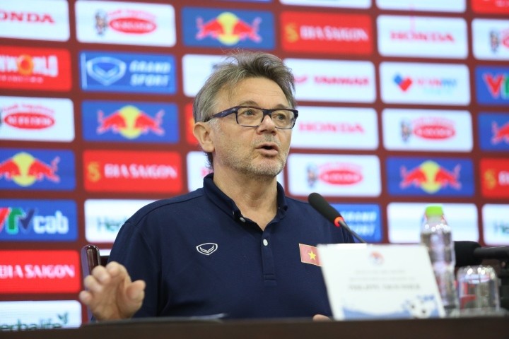 HLV Troussier quyết tâm nâng tầm bóng đá Việt Nam. Ảnh: VTC News HLV Troussier quyết tâm nâng tầm bóng đá Việt Nam. Ảnh: VTC News