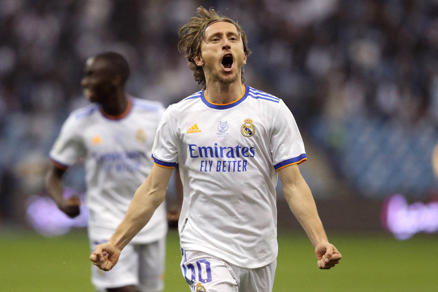 Luka Modric được cho là cũng có ý định rời Real để đến Saudi Arabia. Chính phủ quốc gia Trung Đông đưa ra lời đề nghị 120 triệu euro trong 3 năm hợp đồng, mức đãi ngộ mà siêu sao người Croatia khó lòng từ chối.