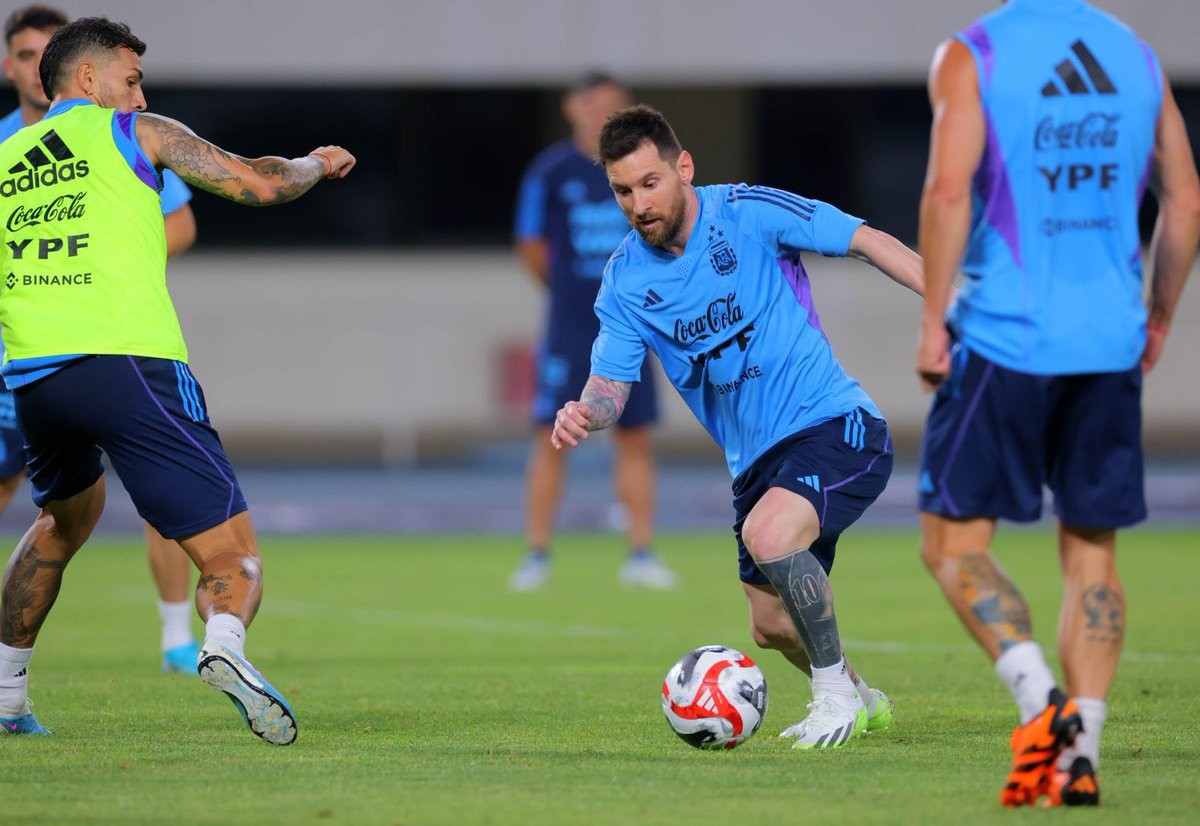 Messi được cho là không dự trận giao hữu với Indonesia. Ảnh: Reuters