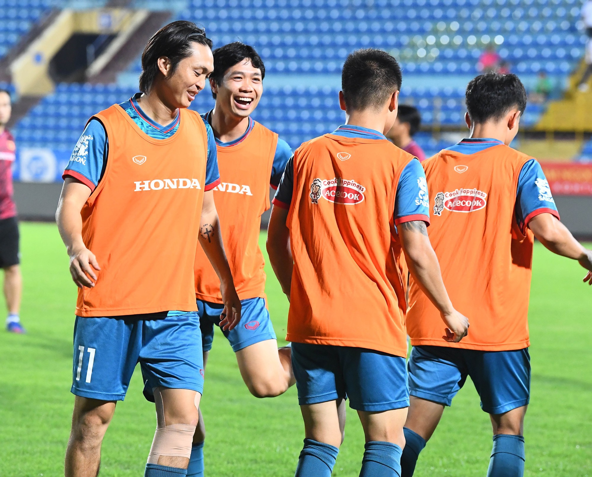 Trở lại buổi tập, các cầu thủ thể hiện tinh thần khá thoải mái dù cho trận đấu trước thi đấu không thuyết phục.