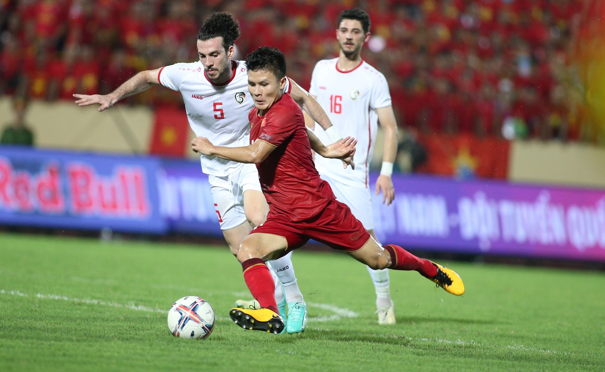 Đáng chú ý, trong đợt FIFA Days này, Quang Hải được HLV Troussier ưu ái hết mực.