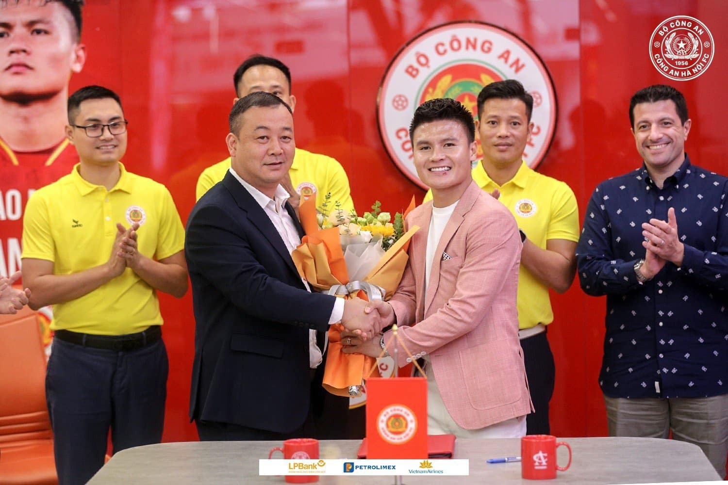 CAHN trao cho Quang Hải những đặc quyền chưa từng có. Ảnh: CLB CAHN trao cho Quang Hải những đặc quyền chưa từng có. Ảnh: CLB