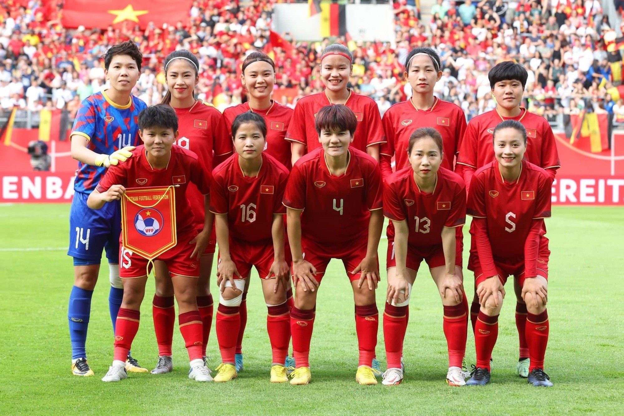 ĐT nữ Việt Nam nhận thưởng SEA Games 32. Ảnh: Getty ĐT nữ Việt Nam nhận thưởng SEA Games 32. Ảnh: Getty
