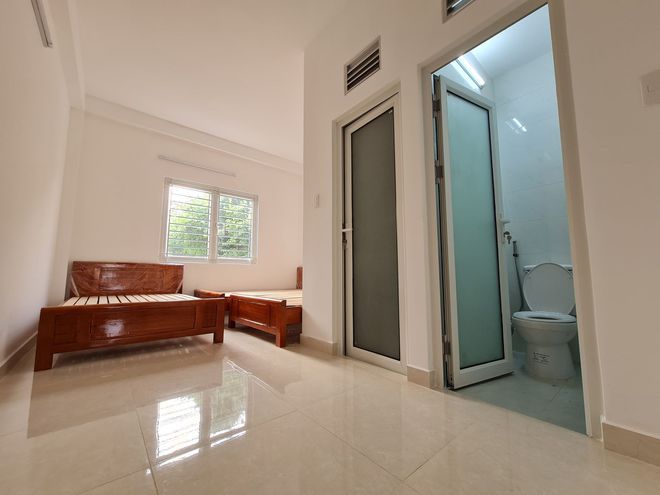 Các phòng đều đã trang bị giường ngủ và có phòng vệ sinh riêng. Ảnh: Thanh Niên Các phòng đều đã trang bị giường ngủ và có phòng vệ sinh riêng. Ảnh: Thanh Niên