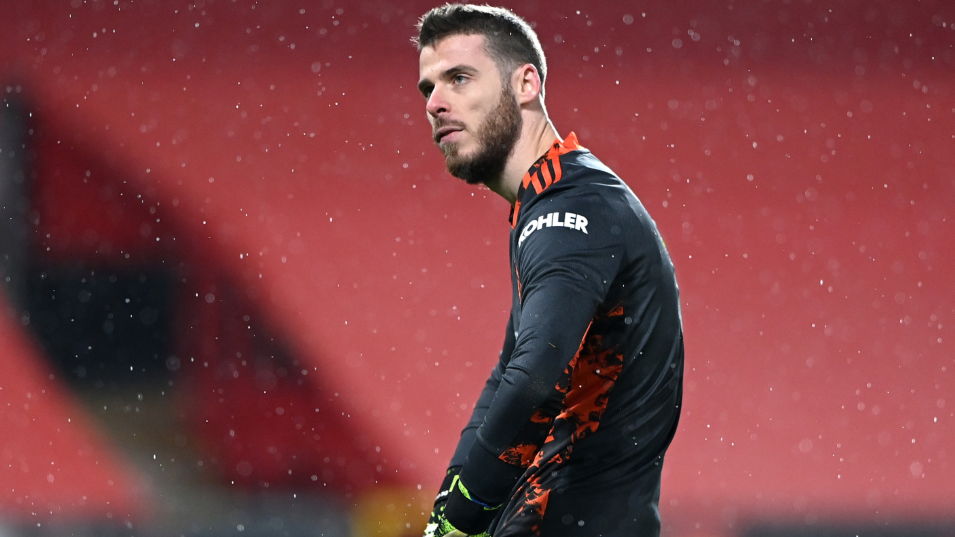 M.U thua sốc đội bét bảng, mất ngôi đầu vào tay đại kình địch - Ảnh 1