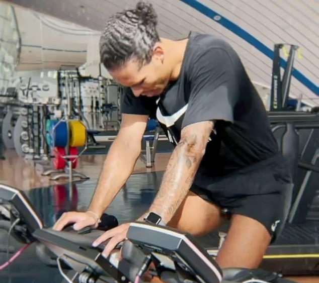 Solskjaer dạy Cavani cách ghi bàn; Cường địch của ĐT Việt Nam gặp khó - Ảnh 2 Solskjaer dạy Cavani cách ghi bàn; Cường địch của ĐT Việt Nam gặp khó - Ảnh 2