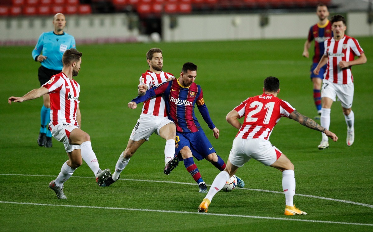 Messi sút phạt không thể cản phá, đưa Barca áp sát ngôi đầu bảng  - Ảnh 1