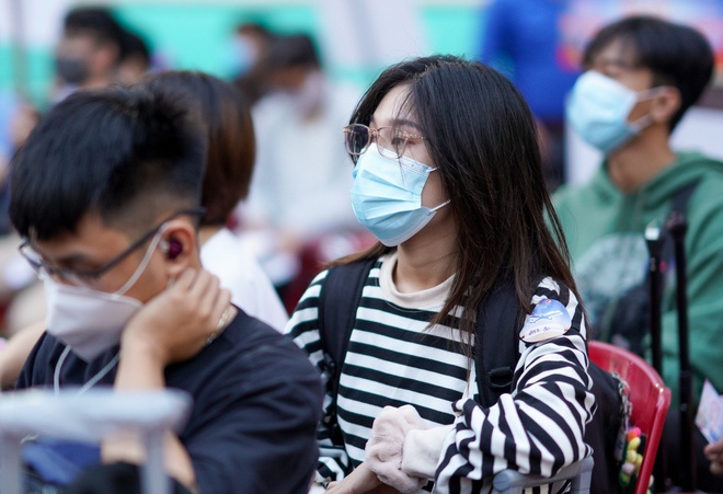 Những người không nằm trong ổ dịch vẫn có thể về quê ăn Tết và sinh hoạt bình thường. Ảnh: Internet Những người không nằm trong ổ dịch vẫn có thể về quê ăn Tết và sinh hoạt bình thường. Ảnh: Internet