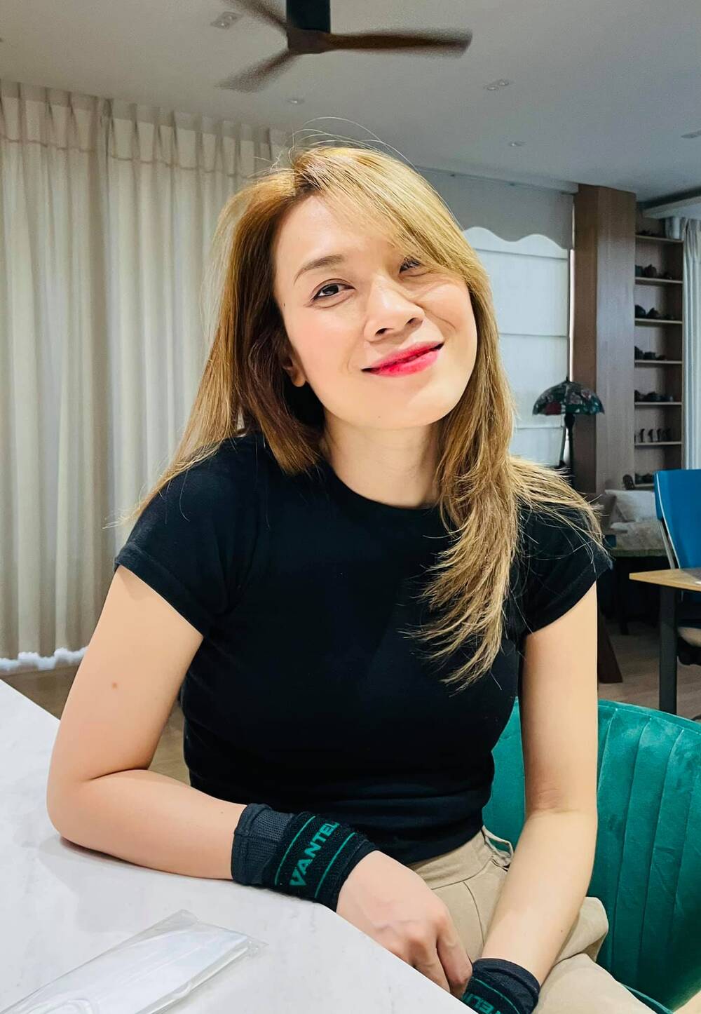 Mỹ Tâm trấn an fan hâm mộ về chấn thương tay  - Ảnh 3