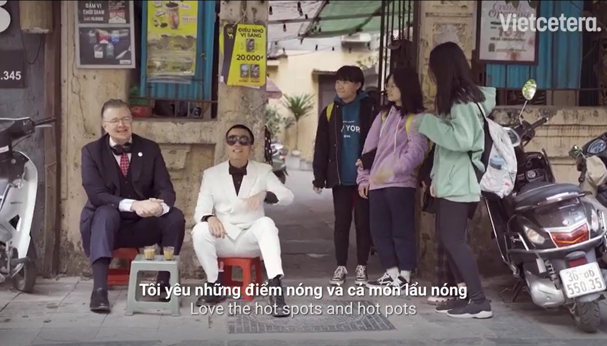 Đại sứ Mỹ gây bão bằng màn chúc Tết bằng rap Việt  - Ảnh 3