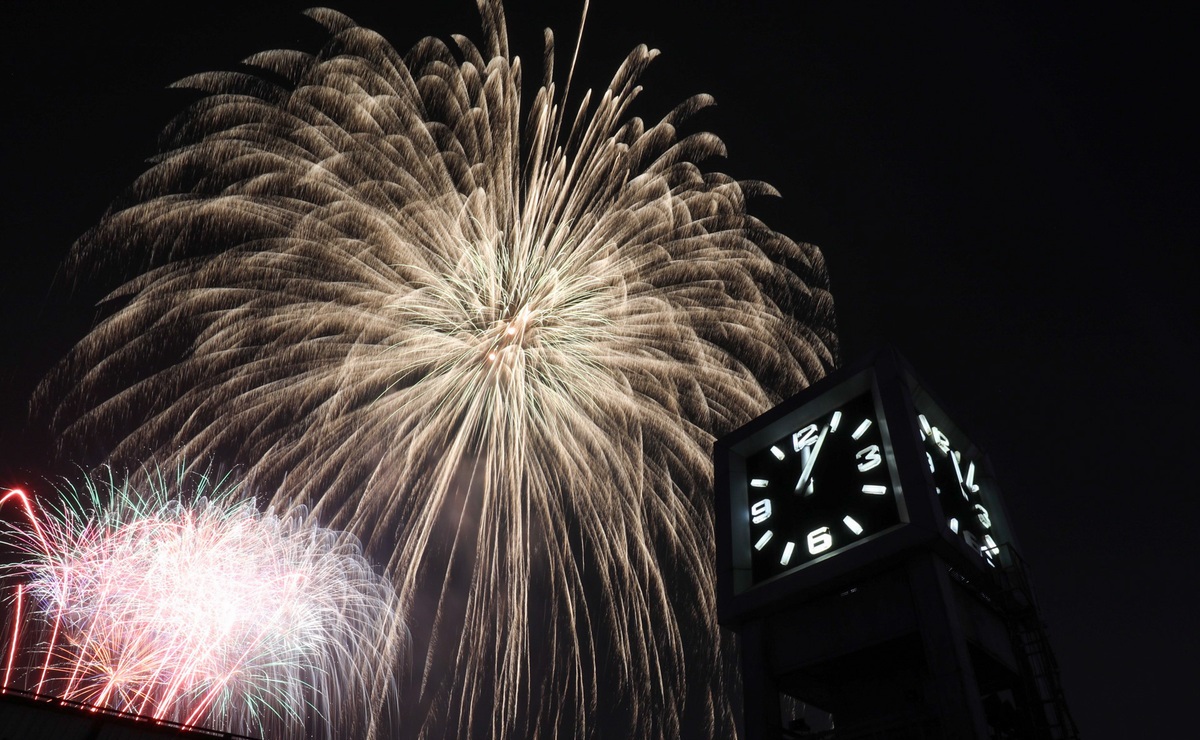 Trước đó, Hà Nội đã quyết định hủy bắn pháo hoa 30 điểm trên địa bàn thành phố. Ảnh: VNE