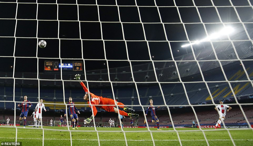 Nhận thất bại sốc với tỷ số 1-4, Barca sẽ chỉ còn trông đợi vào phép màu nếu họ muốn lội ngược dòng trong trận lượt về trên sân Parcs de Prince vào rạng sáng ngày 11/3 tới đây. Ảnh: Internet