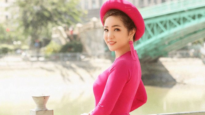 Gần đây, nữ danh hài còn bị vướng vào tin đồn nhiễm Covid-19, bệnh tình nghiêm trọng và bạn bè người quen đều phải xa lánh. Gần đây, nữ danh hài còn bị vướng vào tin đồn nhiễm Covid-19, bệnh tình nghiêm trọng và bạn bè người quen đều phải xa lánh.