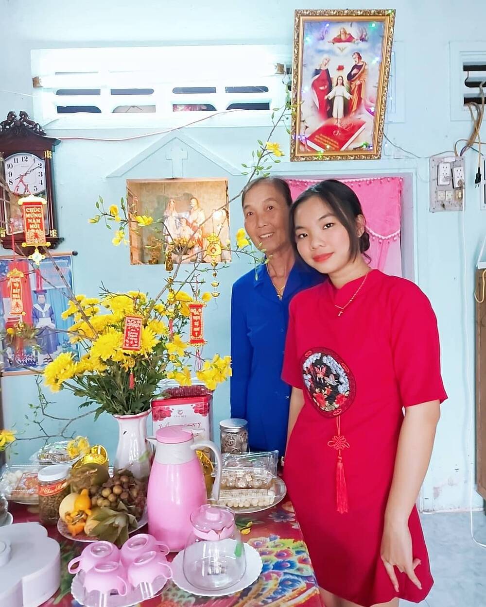 Gia cảnh ở quê nhà trợ lý của Ngọc Trinh khiến nhiều người bất ngờ  - Ảnh 5