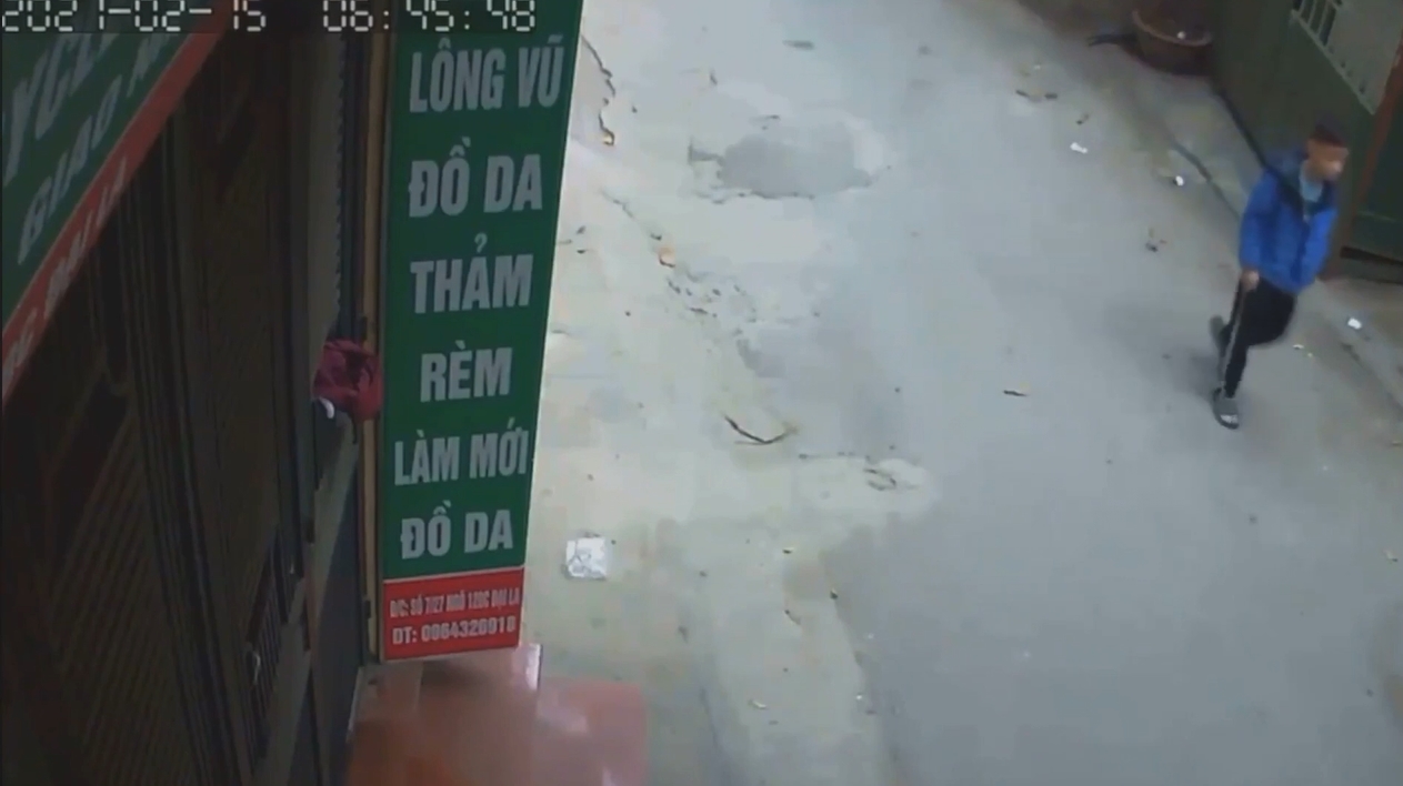 'Sửu nhi' đổ xăng châm lửa đốt nhà hàng xóm, thấy camera theo dõi cũng mặc kệ  - Ảnh 3