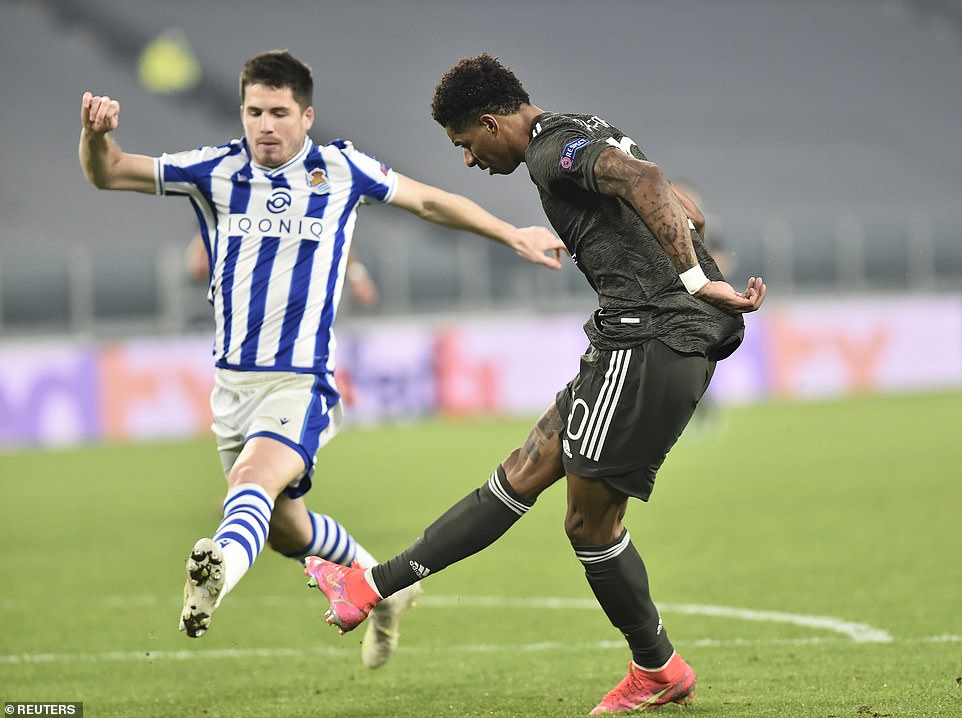 Đến phút 65, đến lượt Rashford ghi tên mình lên bảng tỷ số bằng cú dứt điểm gọn gàng sau đường chọc khe của Fred.