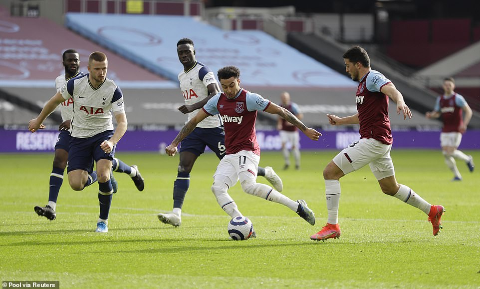Jesse Lingard ghi bàn nâng tỷ số lên 2-0