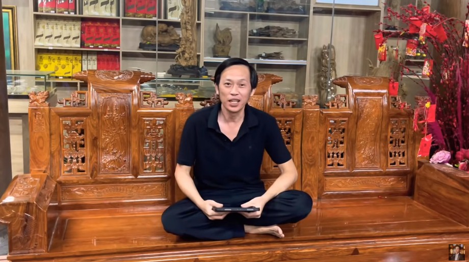 Hoài Linh gặp 'sự cố' đầu năm với con nuôi, than thở về 'nghiệp quật' - Ảnh 1 Hoài Linh gặp 'sự cố' đầu năm với con nuôi, than thở về 'nghiệp quật' - Ảnh 1