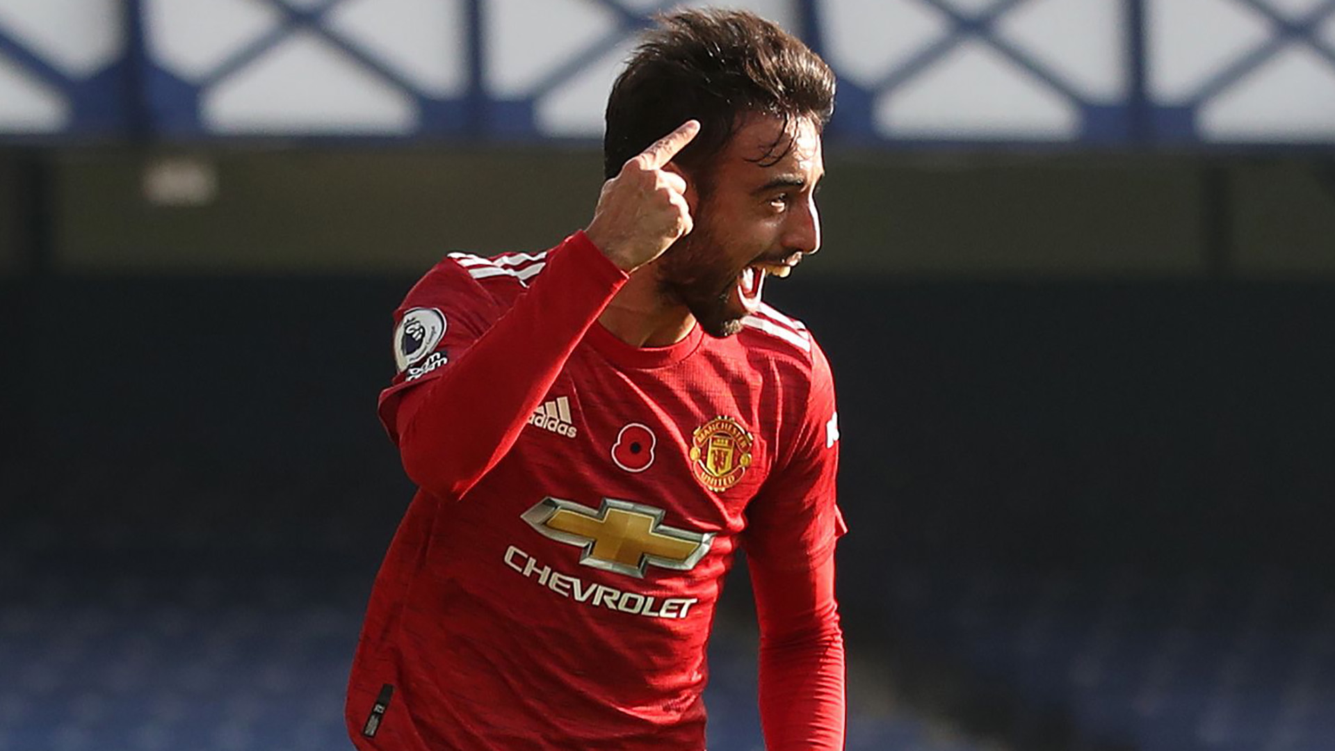 Bruno Fernandes từ chối gia hạn hợp đồng; cựu sao Real lĩnh án tù 9 năm  - Ảnh 2