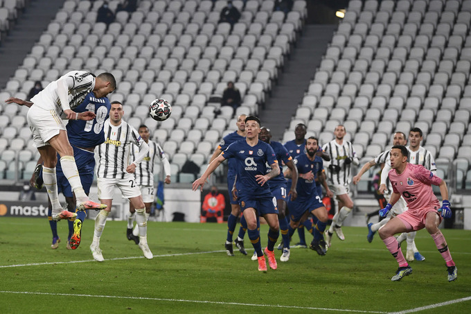 Rạng sáng nay, Ronaldo vô hại còn Juventus bị loại khỏi Champions League. Ảnh: Daily Mail Rạng sáng nay, Ronaldo vô hại còn Juventus bị loại khỏi Champions League. Ảnh: Daily Mail