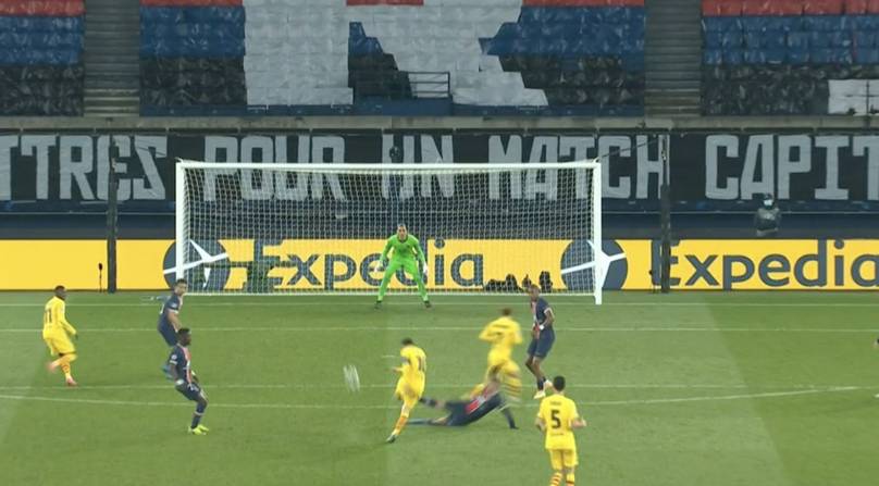 Cú 'nã đại bác' từ cự ly khoảng 35m đem về bàn gỡ cho Barca là điểm nhấn lớn nhất mà Messi tạo ra trong cuộc đối đầu này. Ảnh: Internet