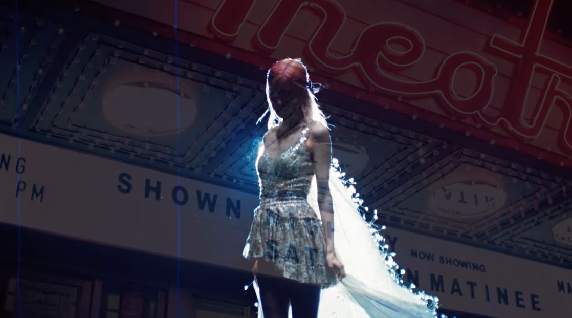 Chiếc váy trắng của NTK Đinh Công Trí xuất hiện ở phần đầu MV. Ảnh chụp màn hình