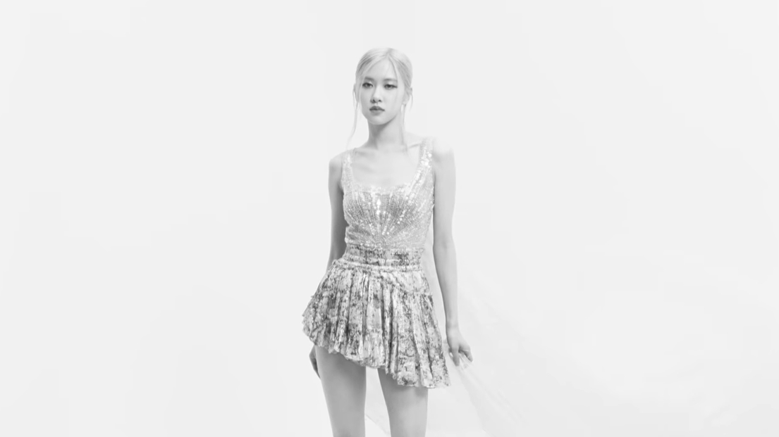 Ekip làm MV đã liên hệ với NTK từ tháng 1 để hợp tác. Ảnh chụp màn hình