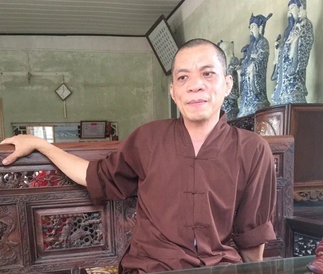 Trước đó, đại đức Thích Bản Phúc từng khiến dư luận xôn xao khi dọa khách thập phương sẽ 'thả chó ra cắn' nếu không 'cút ngay khỏi chùa'. Ảnh: Internet Trước đó, đại đức Thích Bản Phúc từng khiến dư luận xôn xao khi dọa khách thập phương sẽ 'thả chó ra cắn' nếu không 'cút ngay khỏi chùa'. Ảnh: Internet