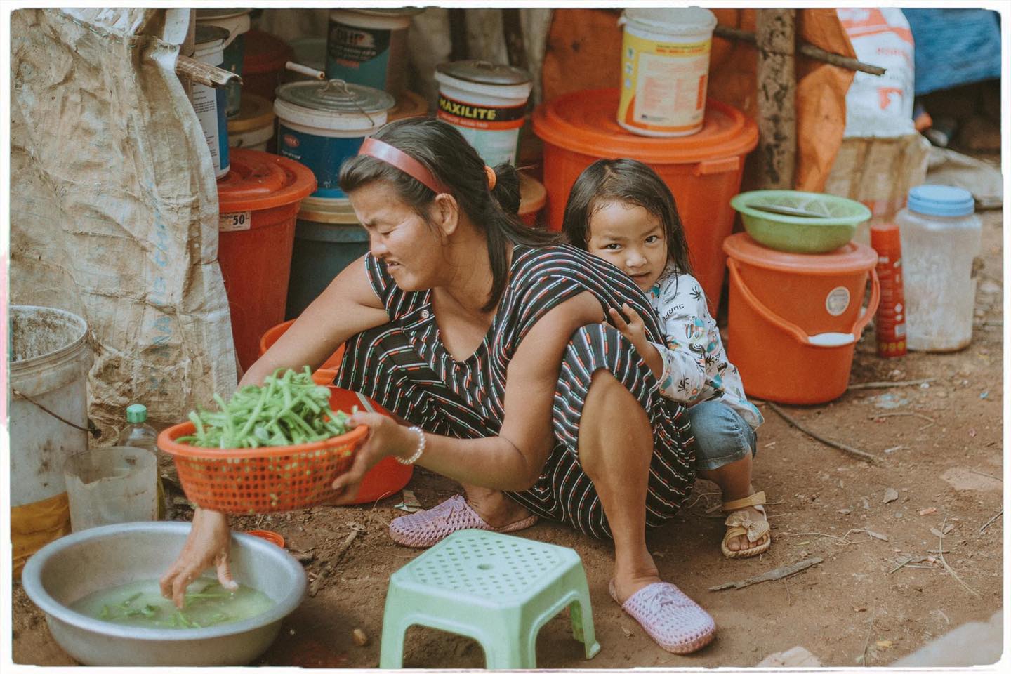 Cảm động câu chuyện người mẹ đầu óc không bình thường, phải nuôi con một mình - Ảnh 4 Cảm động câu chuyện người mẹ đầu óc không bình thường, phải nuôi con một mình - Ảnh 4