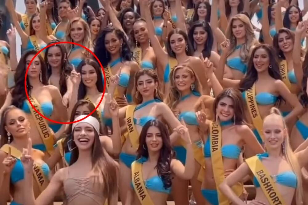 Đại diện của Kosovo tỏ thái độ khó chịu ra mặt khi đẩy tay Ngọc Thảo trong phần chụp ảnh. Ảnh chụp từ clip Đại diện của Kosovo tỏ thái độ khó chịu ra mặt khi đẩy tay Ngọc Thảo trong phần chụp ảnh. Ảnh chụp từ clip