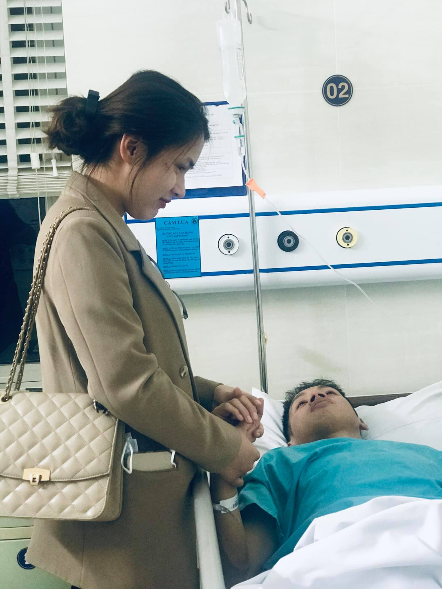 Vợ Đỗ Hùng Dũng có mặt ngay trong đêm 23/3 khi chồng gặp sự cố đáng tiếc. Ảnh: Internet Vợ Đỗ Hùng Dũng có mặt ngay trong đêm 23/3 khi chồng gặp sự cố đáng tiếc. Ảnh: Internet