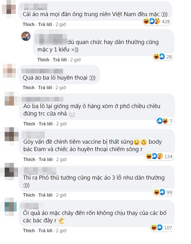Nhìn thấy chiếc áo ba lỗ đầy thân thương, dân mạng được dịp phấn khích. Ảnh chụp màn hình Nhìn thấy chiếc áo ba lỗ đầy thân thương, dân mạng được dịp phấn khích. Ảnh chụp màn hình