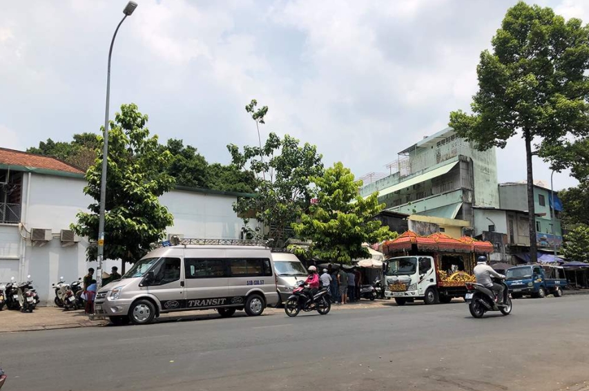 Trước hoàn cảnh khó khăn của gia đình nạn nhân, cơ sở mai táng trên đường Lê Văn Thịnh (phường Cát Lái), đứng ra hỗ trợ 100 triệu đồng bao gồm 6 quan tài và chi phí mai táng. Ảnh: Internet