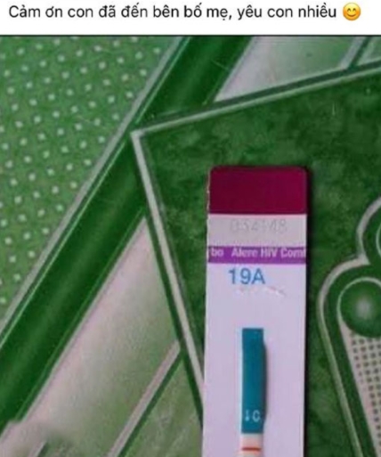 Khoe que thử thai 2 vạch ngày Cá tháng 4, cô nàng đăng phải que thử HIV - Ảnh 1 Khoe que thử thai 2 vạch ngày Cá tháng 4, cô nàng đăng phải que thử HIV - Ảnh 1