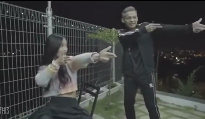 Độ Mixi được một bạn gái dậy cho vũ điệu 'Kill This Love'