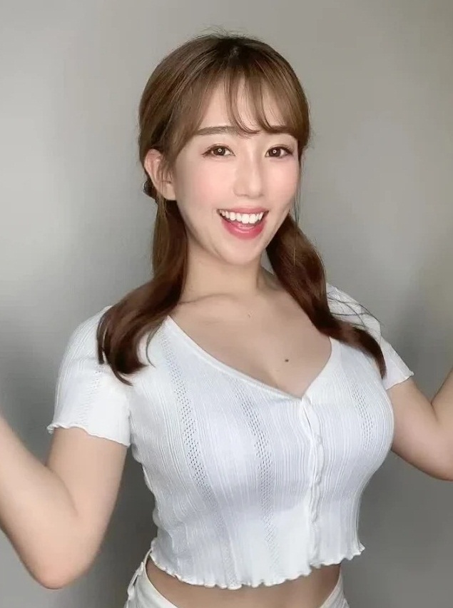 Đang quay clip tập thể dục, hotgirl TikTok vô tình hớ hênh khiến dân tình 'đỏ mặt' - Ảnh 2 Đang quay clip tập thể dục, hotgirl TikTok vô tình hớ hênh khiến dân tình 'đỏ mặt' - Ảnh 2
