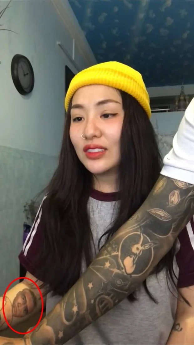 Thời còn yêu nhau, Du Uyên cũng đã 'tha thu' hình ảnh Đạt G lên cánh tay. Ảnh: Internet Thời còn yêu nhau, Du Uyên cũng đã 'tha thu' hình ảnh Đạt G lên cánh tay. Ảnh: Internet