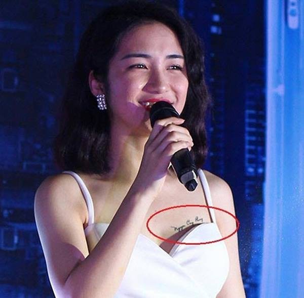 Thời còn mặn nồng, cả Công Phượng và Hòa Minzy đều khắc ghi tên nhau lên người. Ảnh: Internet Thời còn mặn nồng, cả Công Phượng và Hòa Minzy đều khắc ghi tên nhau lên người. Ảnh: Internet