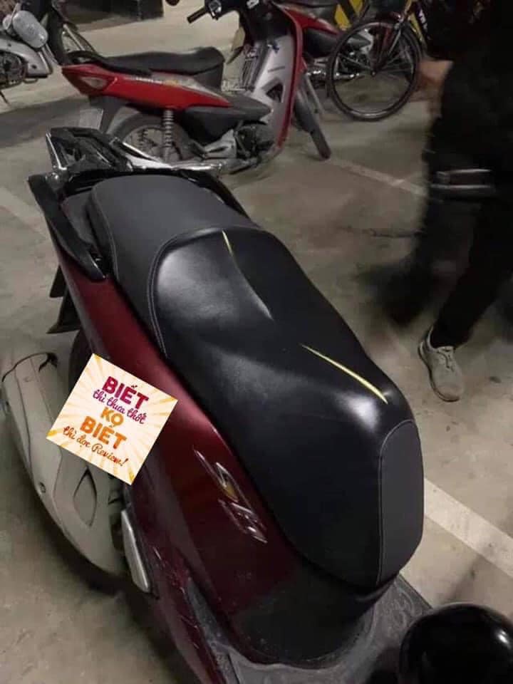 Màn gửi xe rách yên tại một khu trung tâm thương mại lớn ở Hà Nội được dân mạng đăng lên với tâm trạng vô cùng bức xúc. Ảnh: FBNV