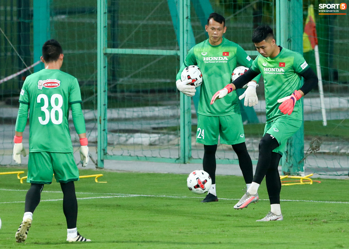 3 trong số 4 thủ môn được HLV Park Hang Seo triệu tập lần này. Ảnh: Sport5 3 trong số 4 thủ môn được HLV Park Hang Seo triệu tập lần này. Ảnh: Sport5