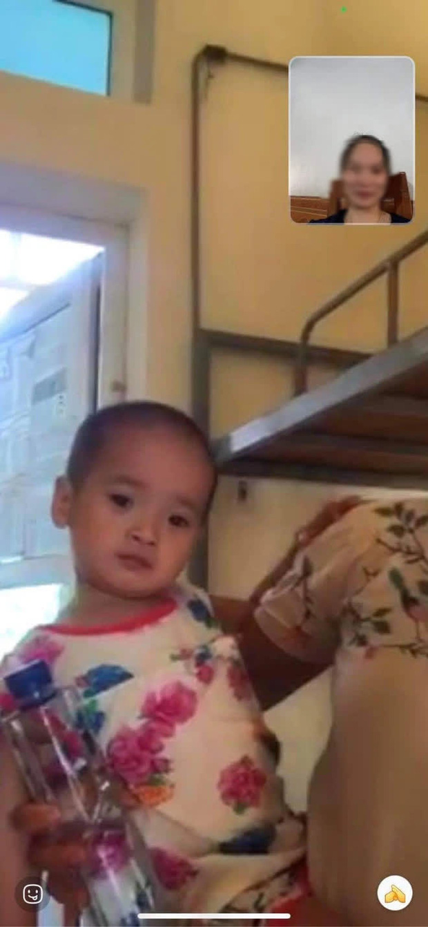 Người thân của bé tiết lộ bé rất vui sướng khi ngày đầu được ngồi ô tô nhưng đến hôm sau đã khóc ngặt đòi về. Ảnh: NVCC Người thân của bé tiết lộ bé rất vui sướng khi ngày đầu được ngồi ô tô nhưng đến hôm sau đã khóc ngặt đòi về. Ảnh: NVCC